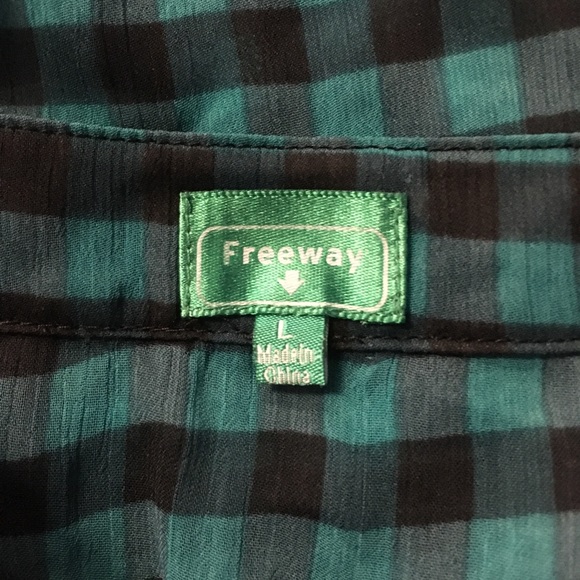 Checkered Ruffled Top - Picture 7 of 8